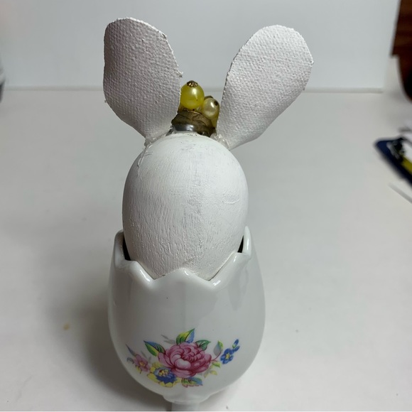 Vintage bone china egg vase with adorable hand made bunny rabbit head. - Picture 8 of 10
